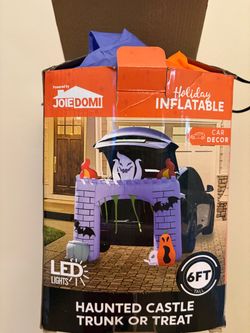 Trunk or Treat Inflatable LED Haunted Castle