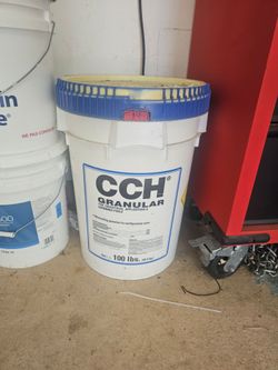 Granulated pool chlorine
