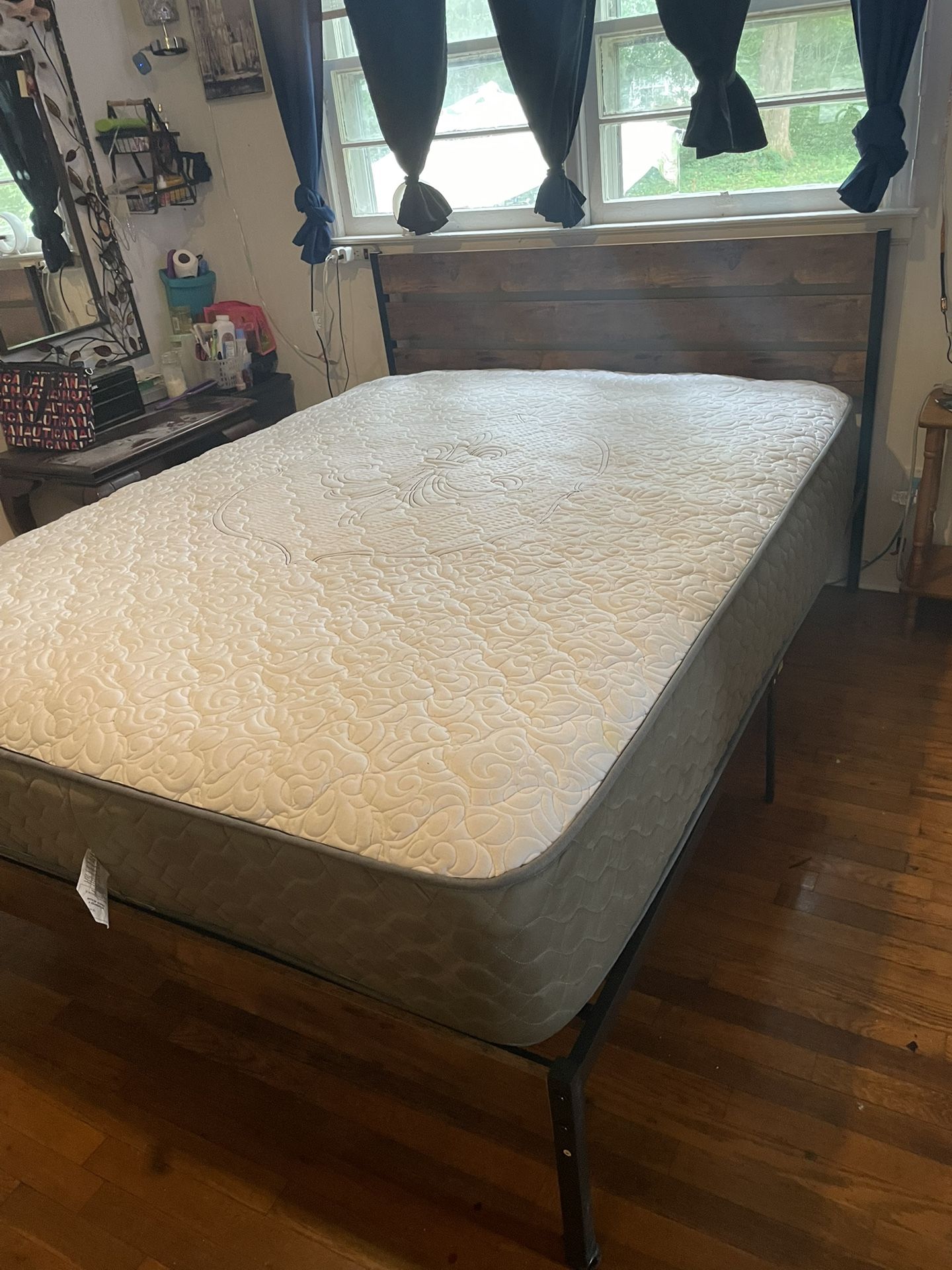 Heavy duty metal queen bed frame with 12 super comfy new mattress