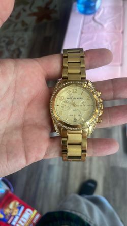Women’s Michale’s kors watch just needs batteries