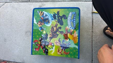 Skylanders Swap Force Display / Carrying Storage Case with Dividers for Figures - Used