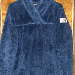 The North Face Women’s Pullover Size Medium $30