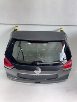 (964) 17 Nissan Rogue Liftgate 2017