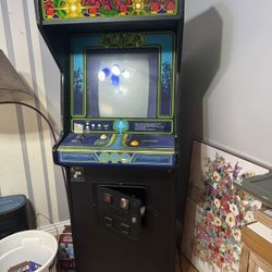 Centipede Arcade Game