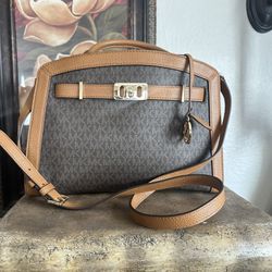 Michael Kors Purse In New Conditions 