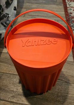 Giant Yahtzee game