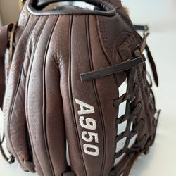 Wilson A950 Baseball 11.75”  LH Glove