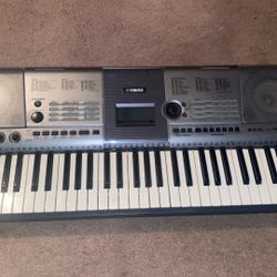 Yamaha Portatone Electronic Keyboard – Works Great 
