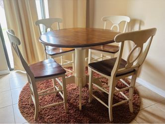 Haverty’s Dining Table & 4 Chairs