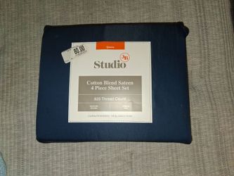 Studio 3B Qqueen Size Cotton Blend Sateen 4 Piece Sheet Set 825 Thread Ct/ Color is Dress Blue