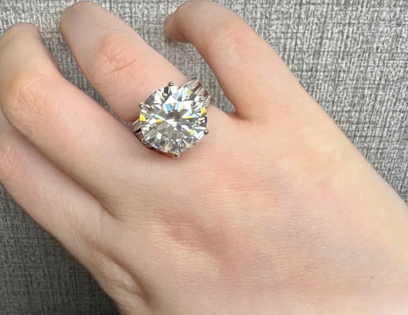 10 CT Moissanite ring
