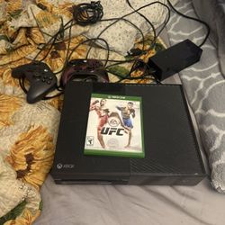 Selling My Xbox One In Great Condition Runs Perfect 