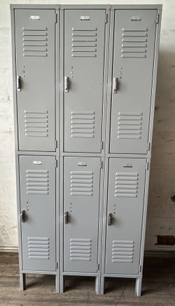 2 TIER GRAY METAL LOCKERS