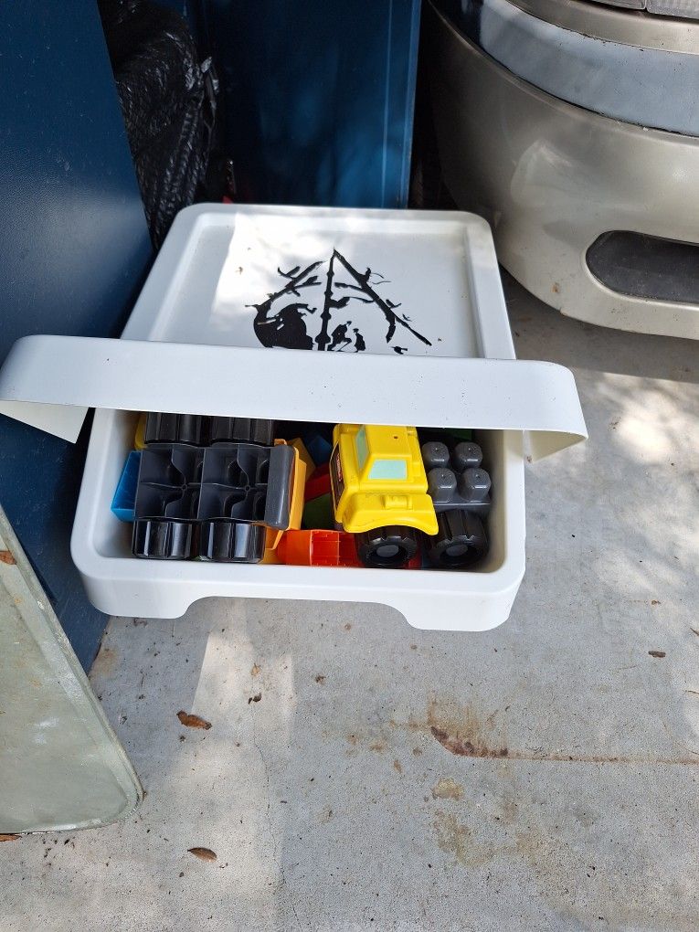 Logo Trucks Toys 