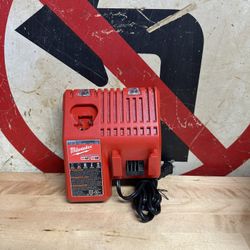 Milwaukee M18 / M12 Battery Charger 