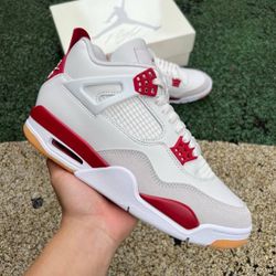 Jordan 4 ‘Varsity Red’