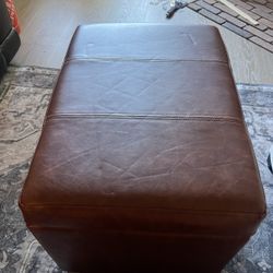 Storage ottoman 