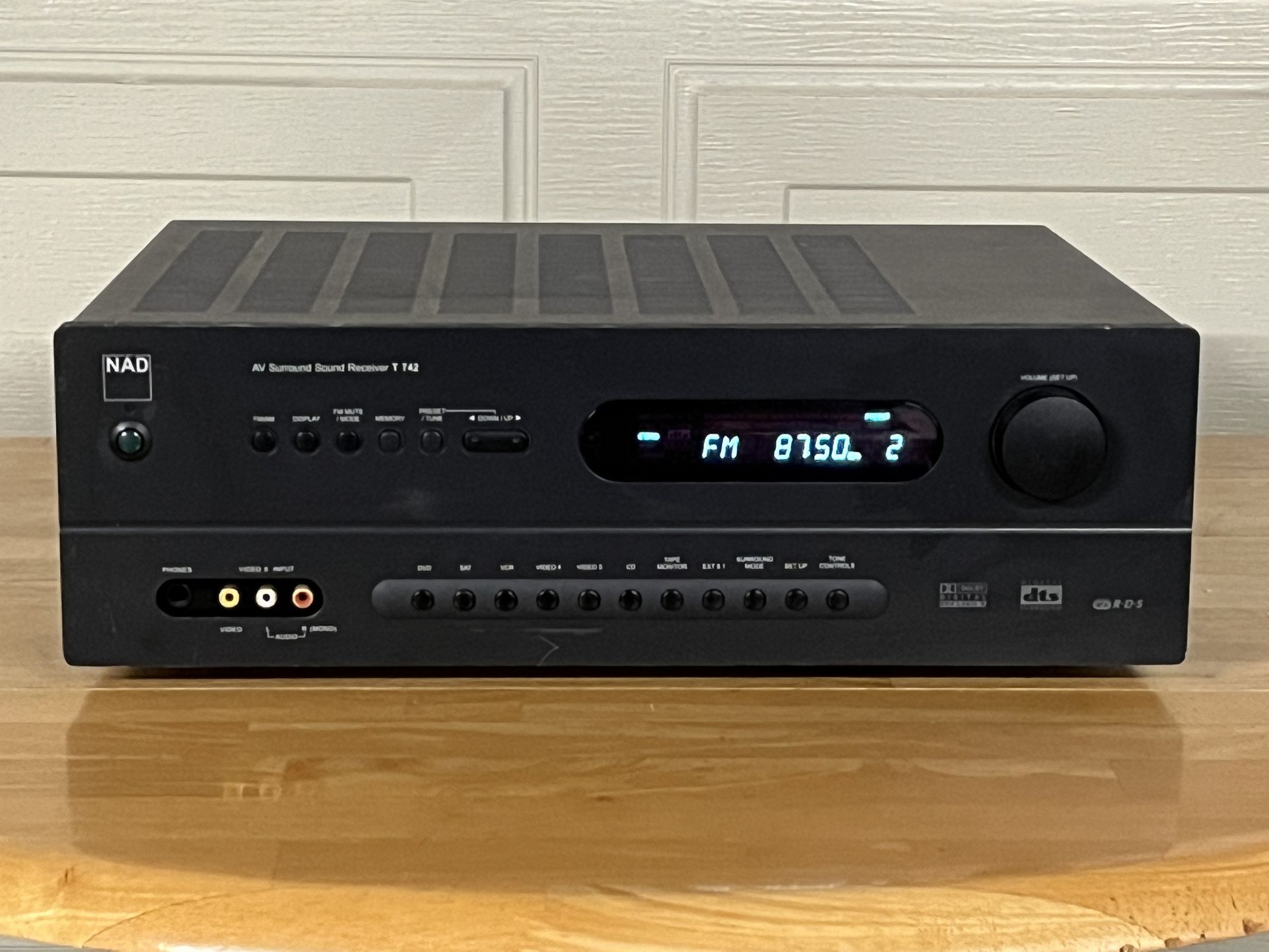  Stereo Receiver - NAD T-742