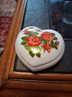 vintage Teleflora heart-shaped porcelain trinket box