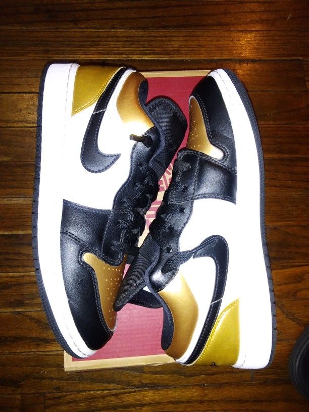 Used Jordan 1 Low Gold Toe Price Negotiable
