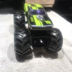 Hot Wheels Moster Truck Dodge Charger R/T 1:24 Scale 