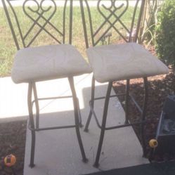 2 Crème/ Ivory/ Beige Earth tone Barstool Swivel Chairs With Heart Design In The Brown Metal Back