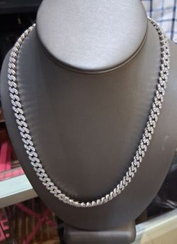 Pure silver chain and sprinckles.