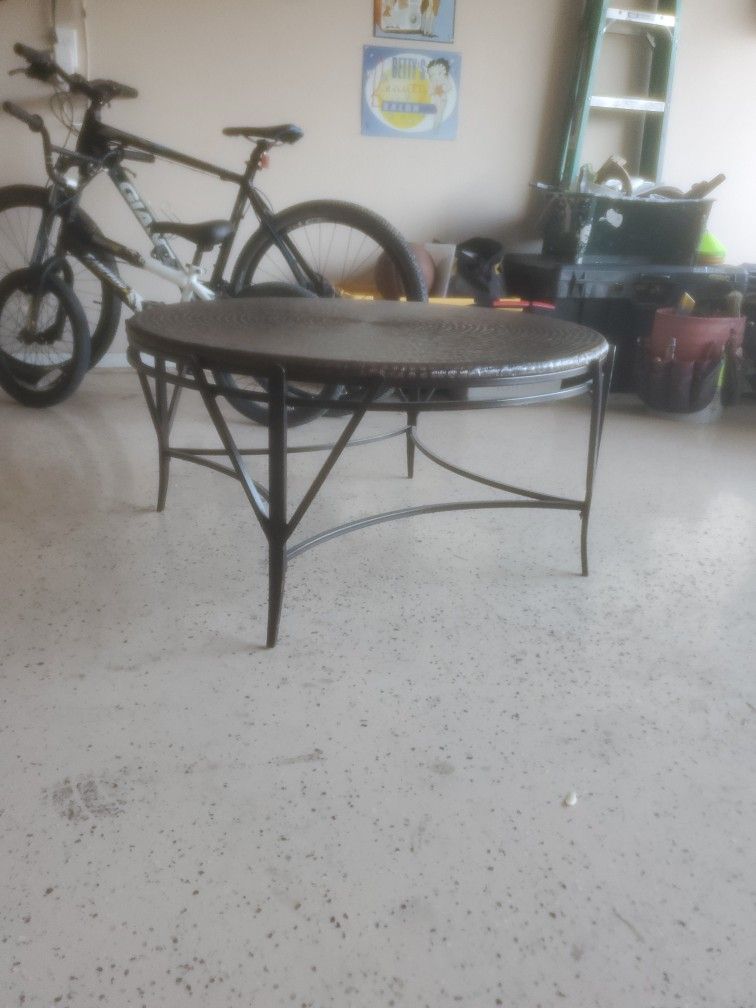 OUTDOOR CIRCLE TABLE(patio or gargae) or inside use