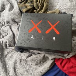 Jordan 4 Kaws 