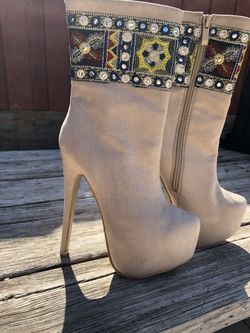 Top Show Boots Size 5.5 Nude Color Only Tried On