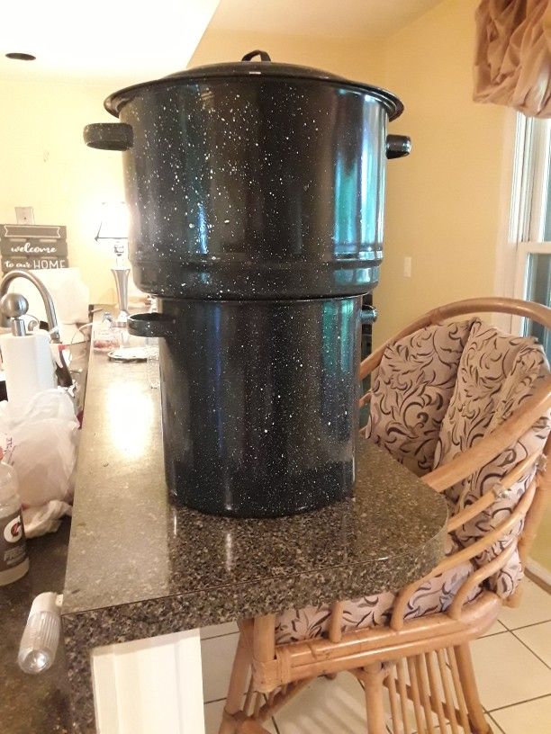 Large Crab Pot Steamer Two Parts Steamer And Large Pot Crabs