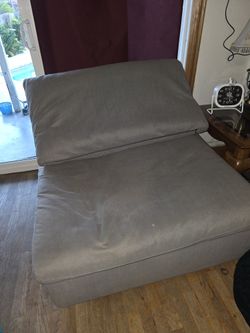 Oversized Gray Chair And Lazyboy Recliner 