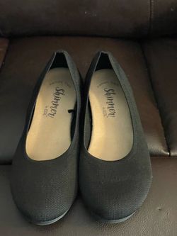 Women black flats