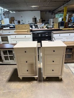 WAMPAT Set of 2 Farmhouse End Table with Drawer & Charging Station, Beige Modern Nightstands with Power Outlets & USB Ports for Living Room, Light Oak