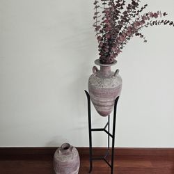 2 Beautiful Vases And A Stand