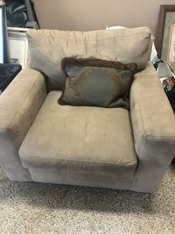 Nearly New! Beige Tan Suede Comfy Side Chair Better By Design Wide