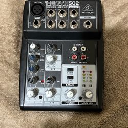 Behringer Xenyx 502 mixer