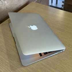 Apple MacBook Air 11” i5/4GB/128GB SSD $180 