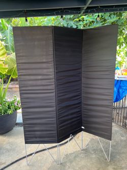 Foldable black divider