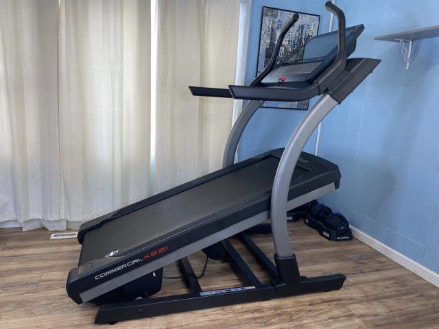 *NEW IFit Nordictrack Commercial X22i Treadmill 