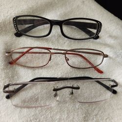 (3)- Pairs of reading eyeglasses, 2 with metal frames and plastic. Don't know the prescriptions on the lens. 
** Cash 💸 only, please. Front Door p/u 