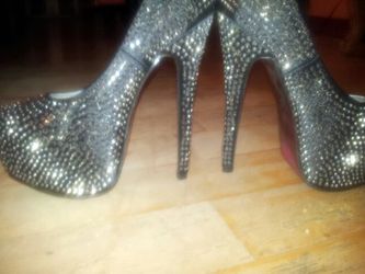 Heel shoes , Never used, #5.5 black.