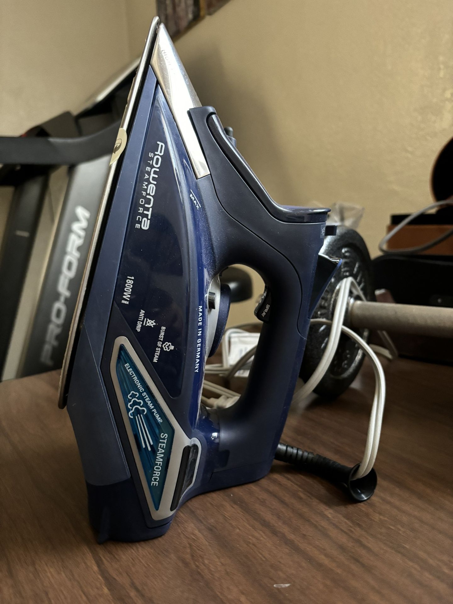 Rowenta DW9280 Steamforce Steam Iron. New In Box.