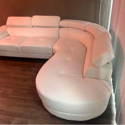 New White Sectional Couch! Includes Free Delivery 🚚! 