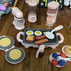 Kitchen set, train set and small doll house