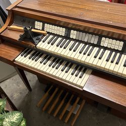 Piano Organ Vintage