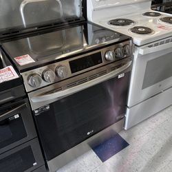 New LG 30 in. 6.3 cu. ft. Smart Electric Range with Fan Convection, Air Fry & EasyClean in PrintProof Stainless Steel
