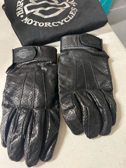 Men’s motorcycle riding gloves.