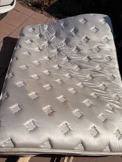 Queen Mattress Bed and Box Spring Set