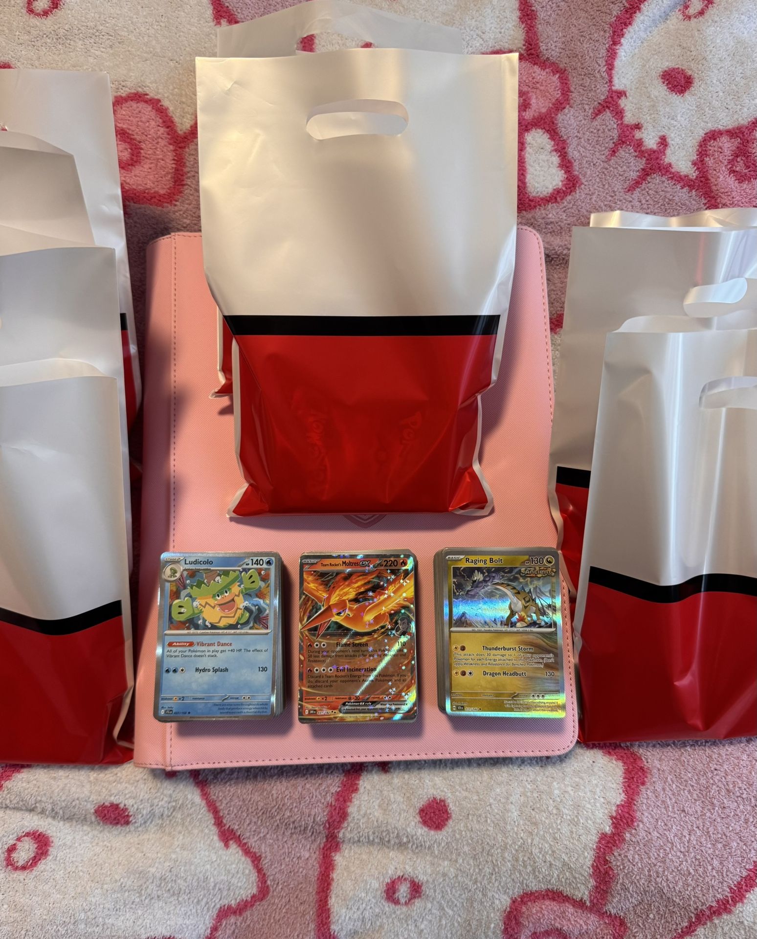 Blind Bag 100+ Pokémon Cards